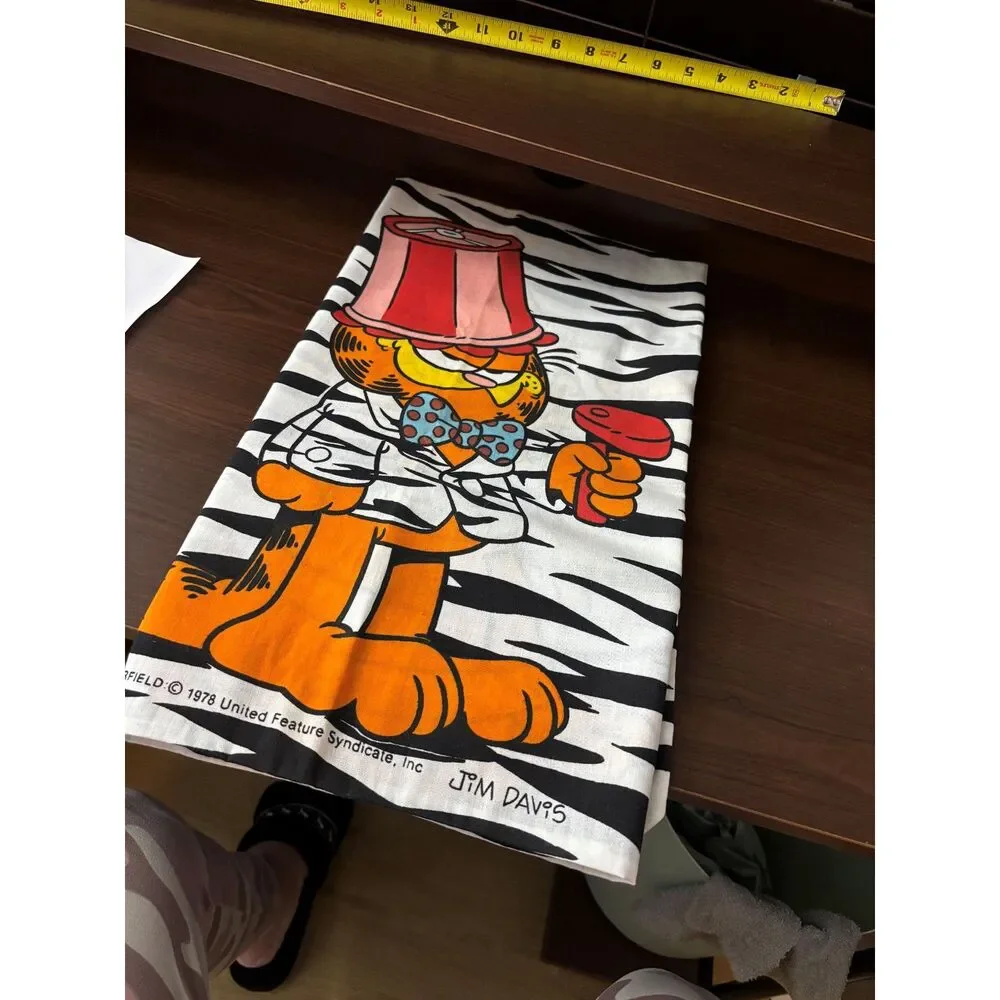 1978 vintage Garfield pillow case queen size